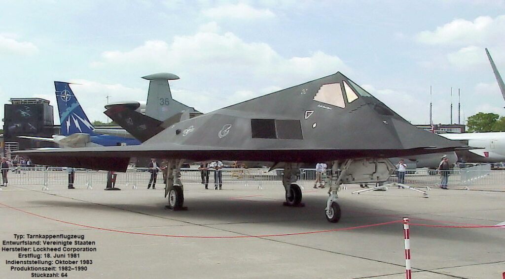 Lockheed F Nighthawk Erstes Tarnkappenflugzeug Der Welt