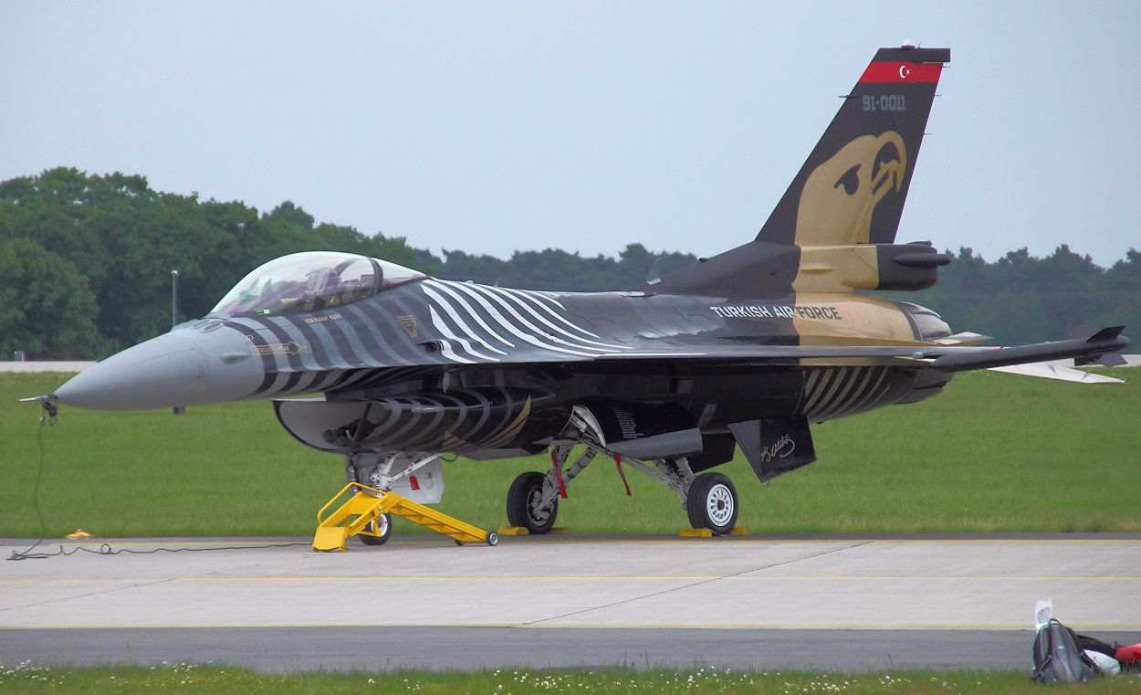F-16 Fighting Falcon - Luftfahrtausstellung