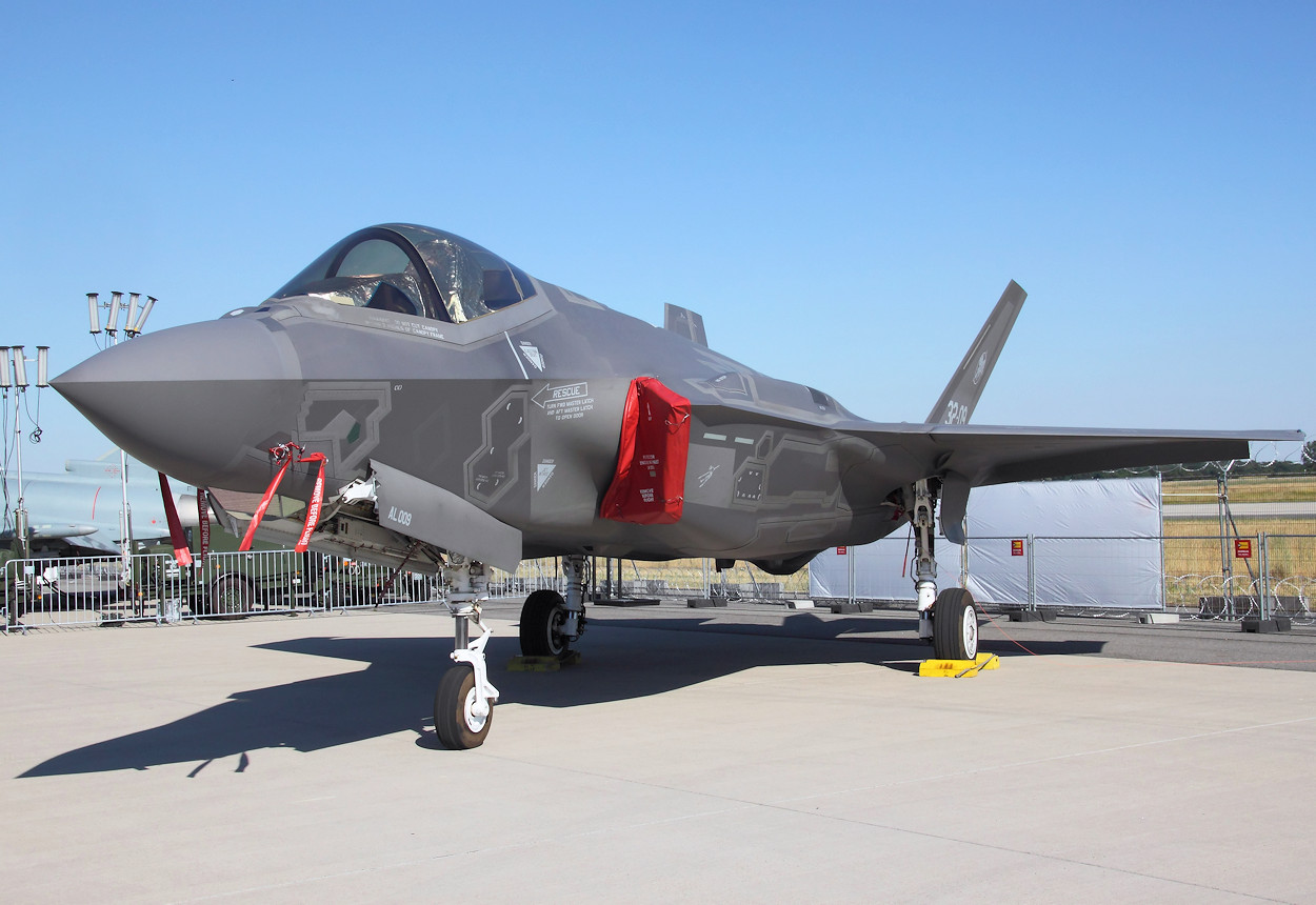 Lockheed Martin F-35 Lightning II - Kampfflugzeug der 5. Generation mit Tarnkappen-Eigenschaften