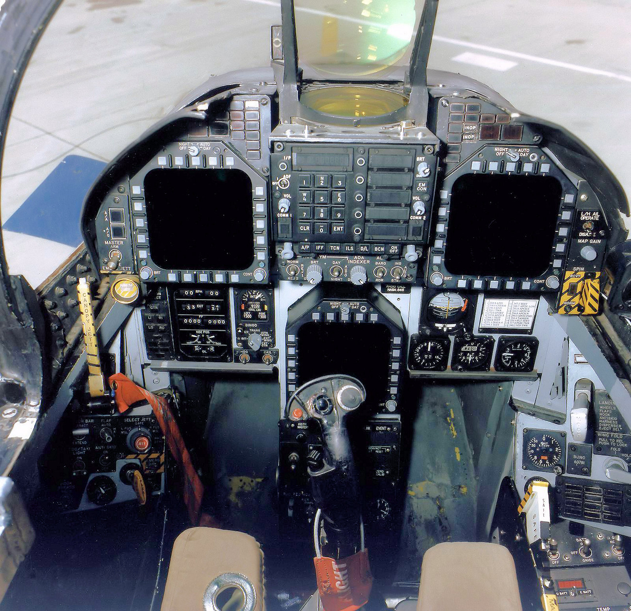 McDonnell Douglas F/A-18 Hornet - Cockpit