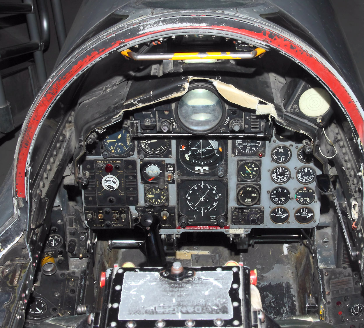 McDonnell Douglas F-4 Phantom II - Cockpit