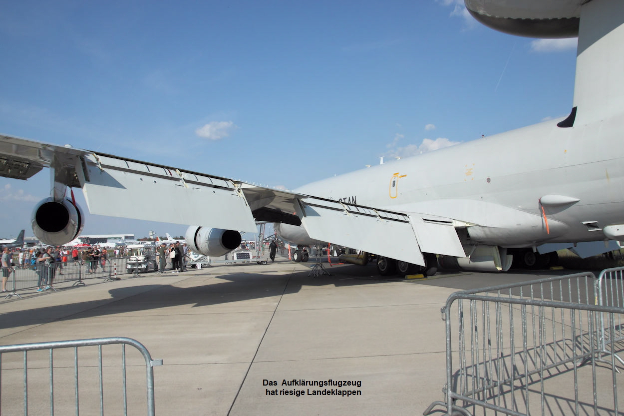 Boeing E-3A Sentry AWACS - riesige Landeklappen