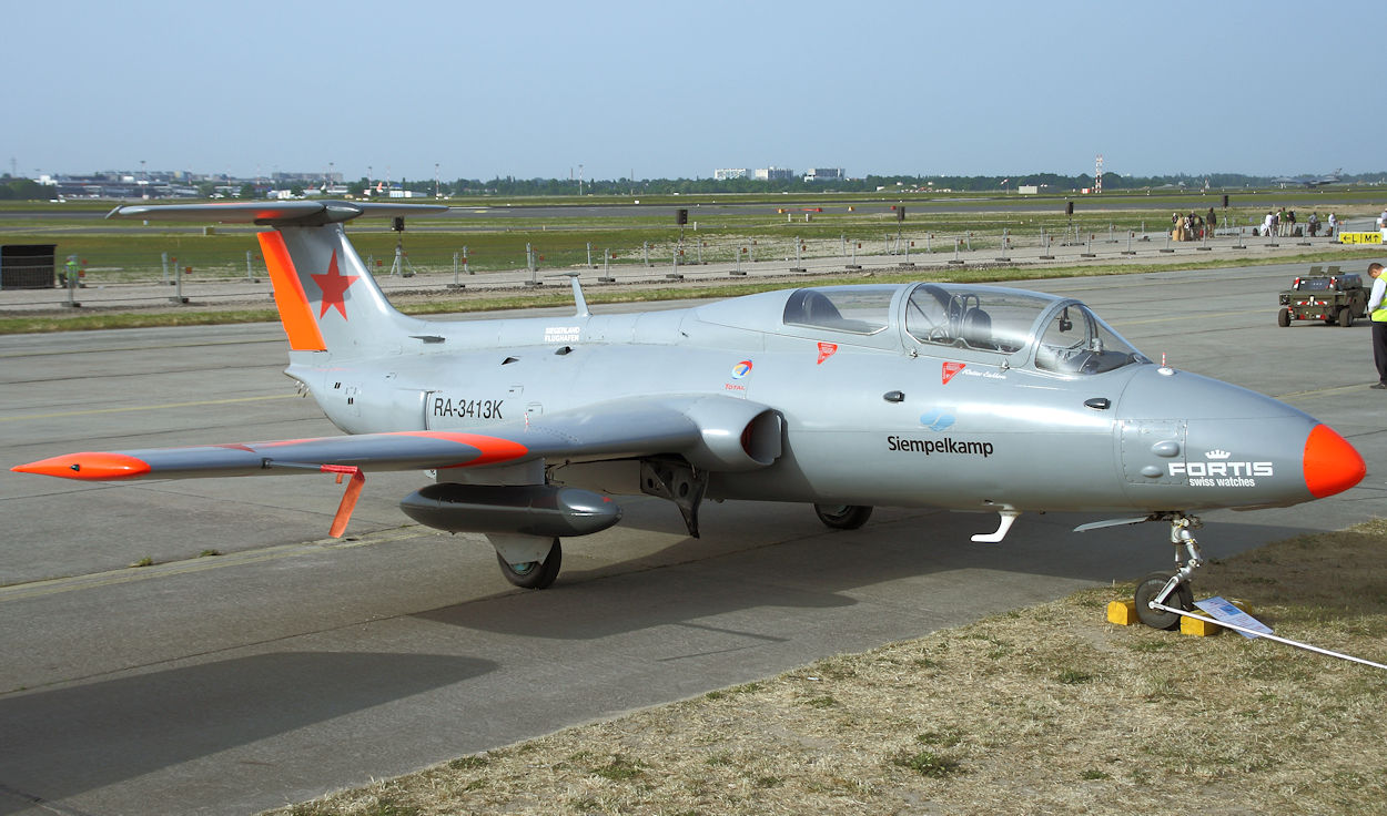 Aero L-29 Delfin - Rollfeld