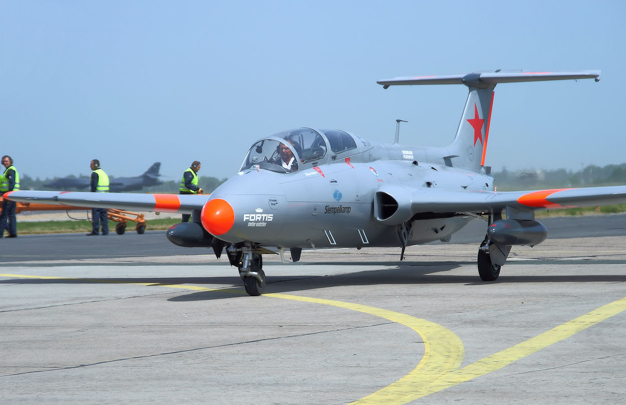 Aero L-29 Delfin - Vorfeld