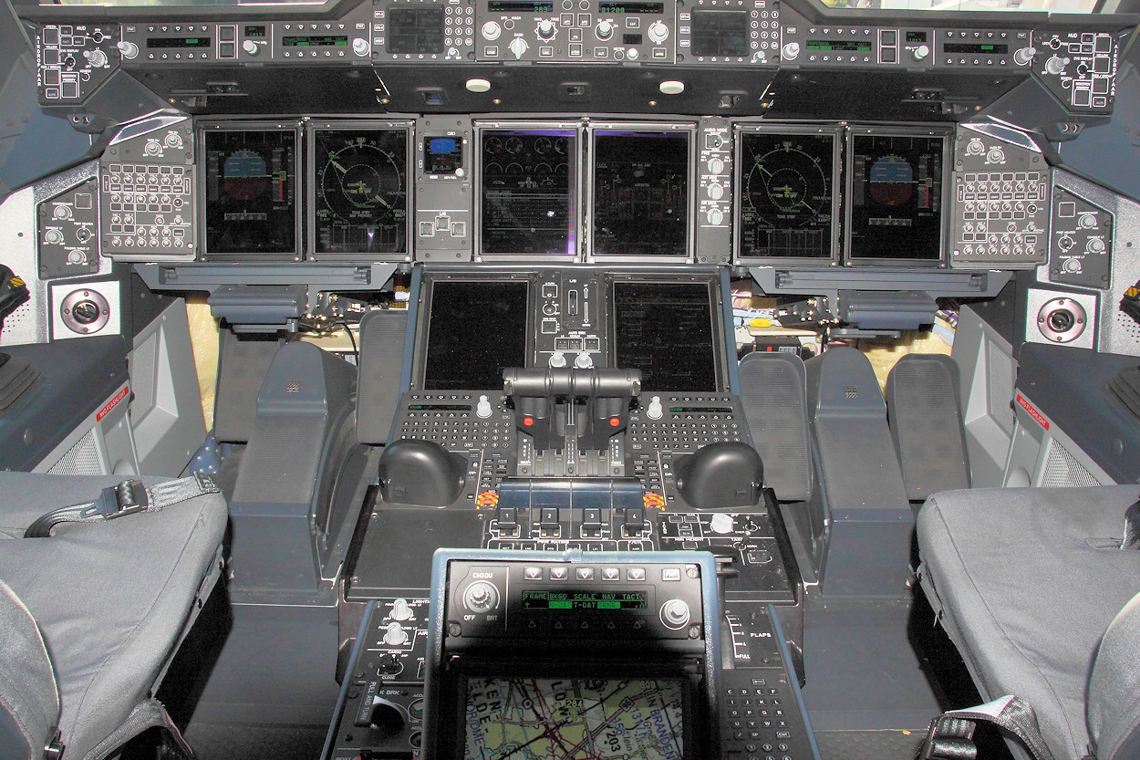 Airbus A400M Atlas - Cockpit der ILA 2022