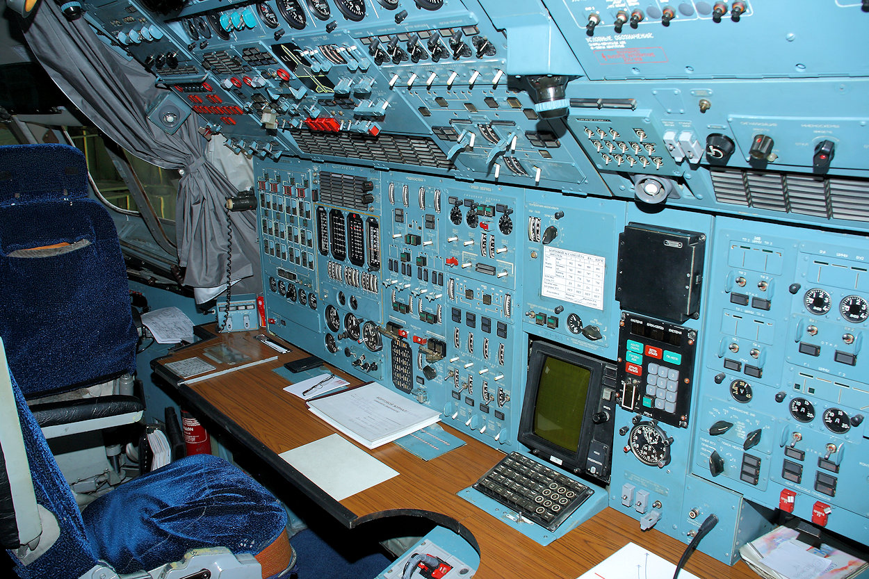 Antonow AN-124 - Cockpit rechts