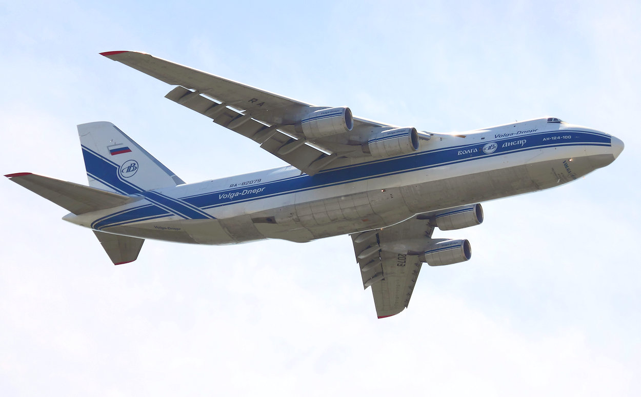 Antonow AN-124 - Überflug