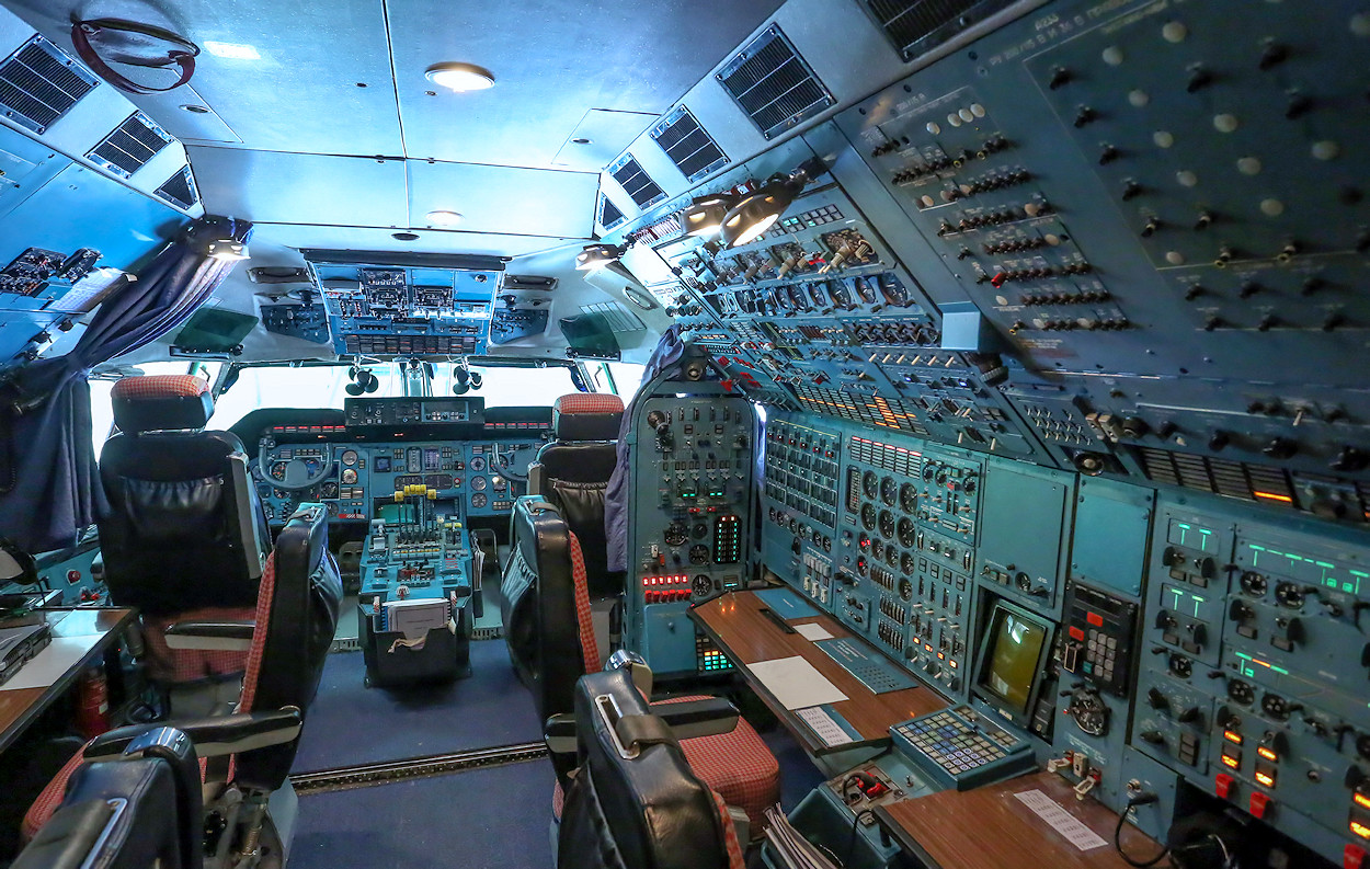 Antonow An-225 - Cockpit