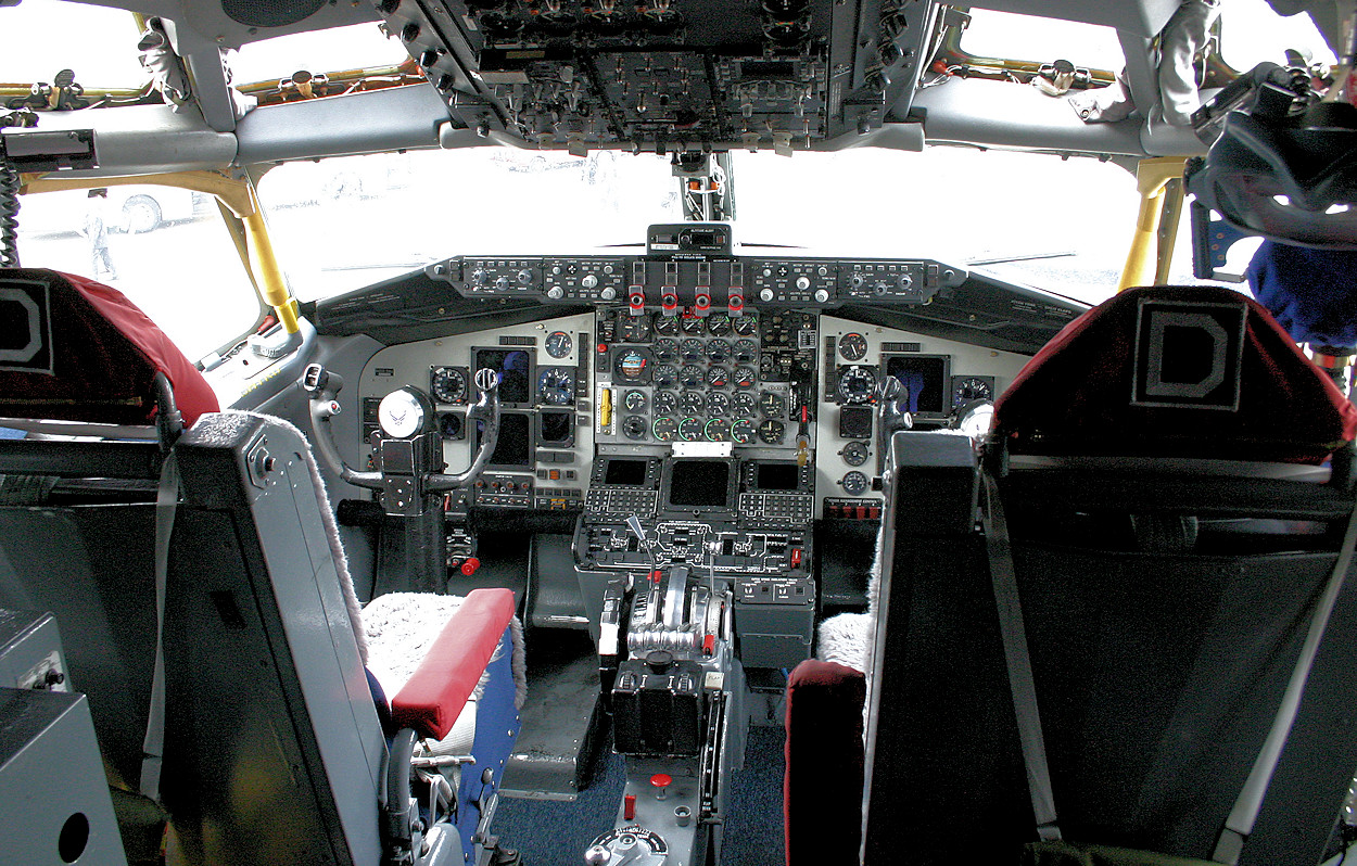 Boeing KC-135 - Cockpit