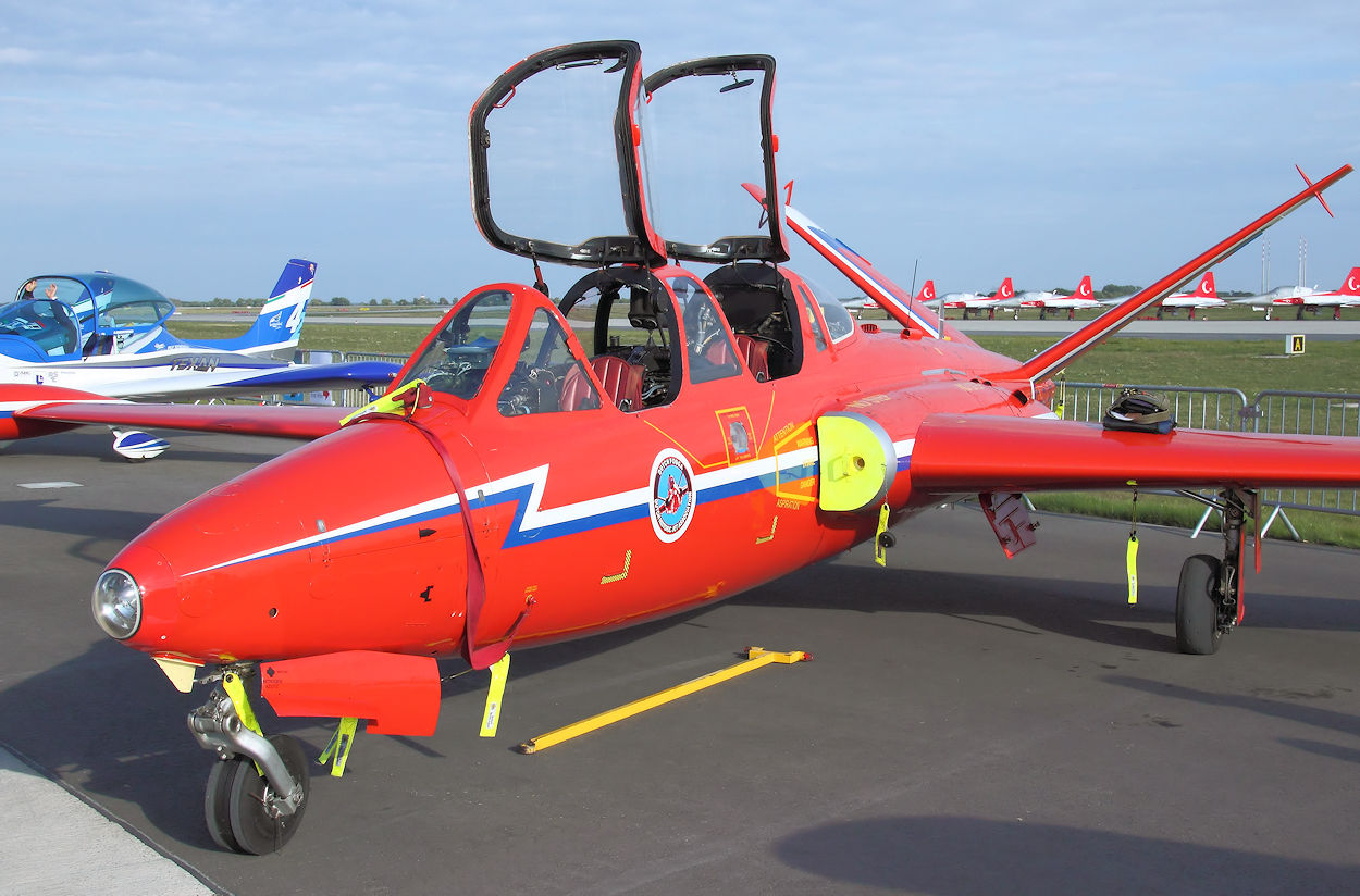 Fouga Magister CM 170 - Militäflugzeug mit V-Leitwerk