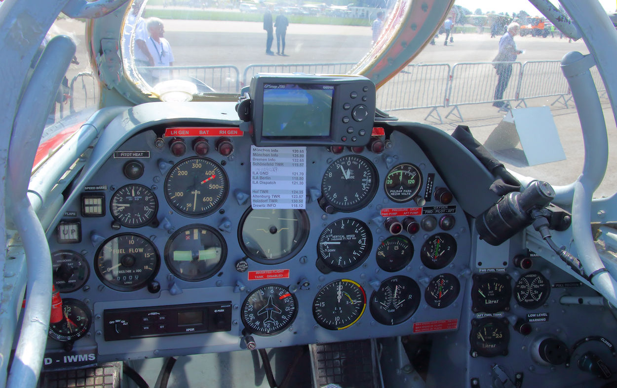 Hispano HA-200 - Cockpit