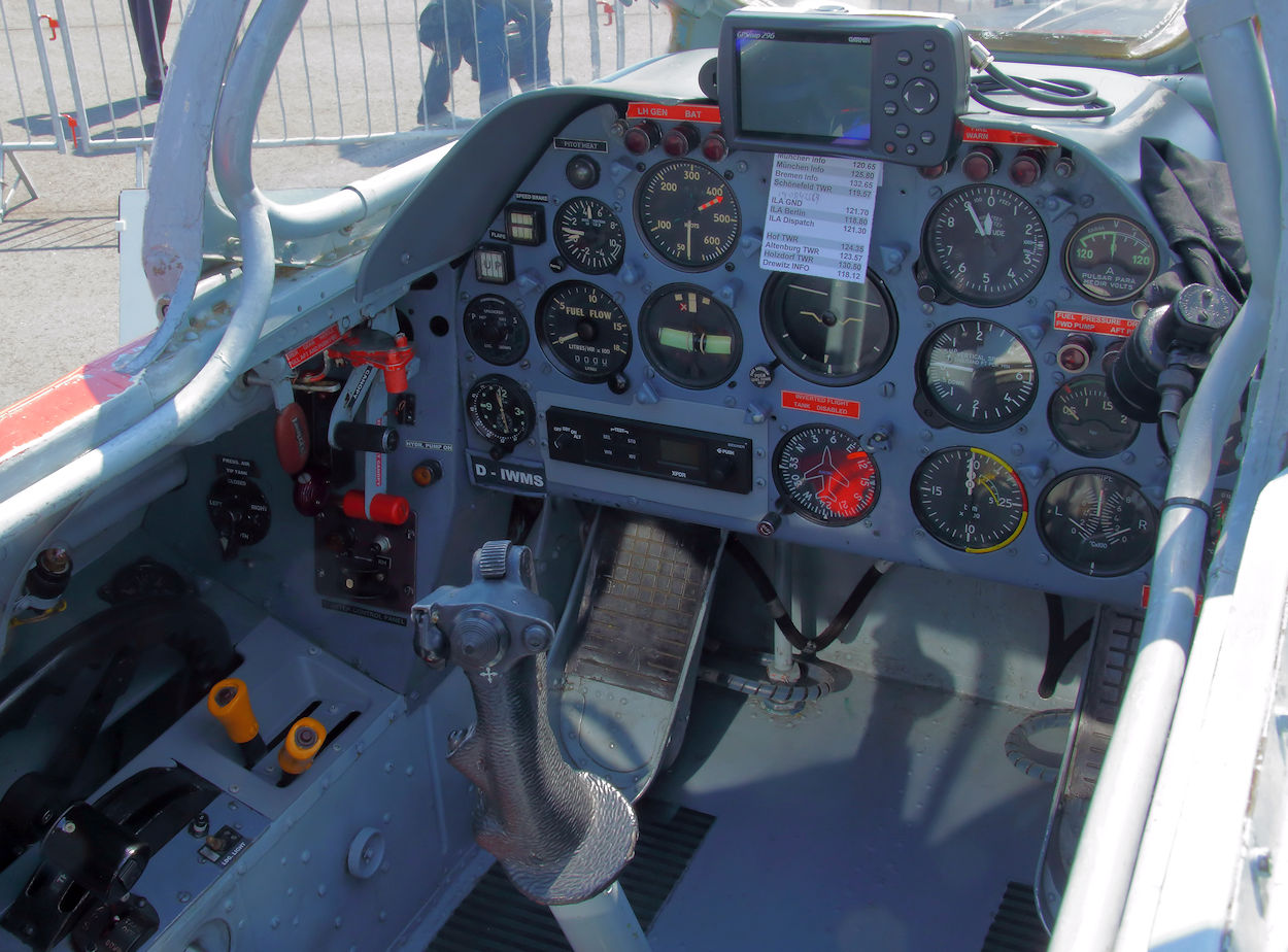 Hispano HA-200 - Cockpitansicht