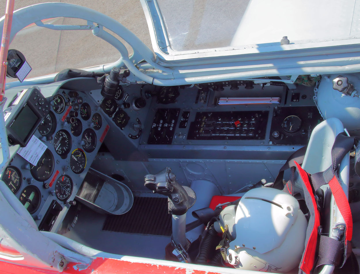 Hispano HA-200 Saeta - Cockpitansicht