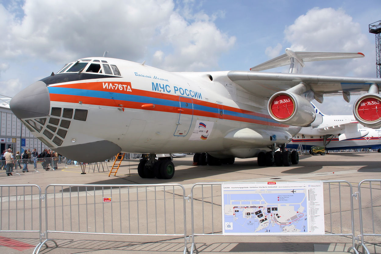 ILYUSHIN IL-76 - schweres Transportflugzeug der UdSSR mit Bomberbug