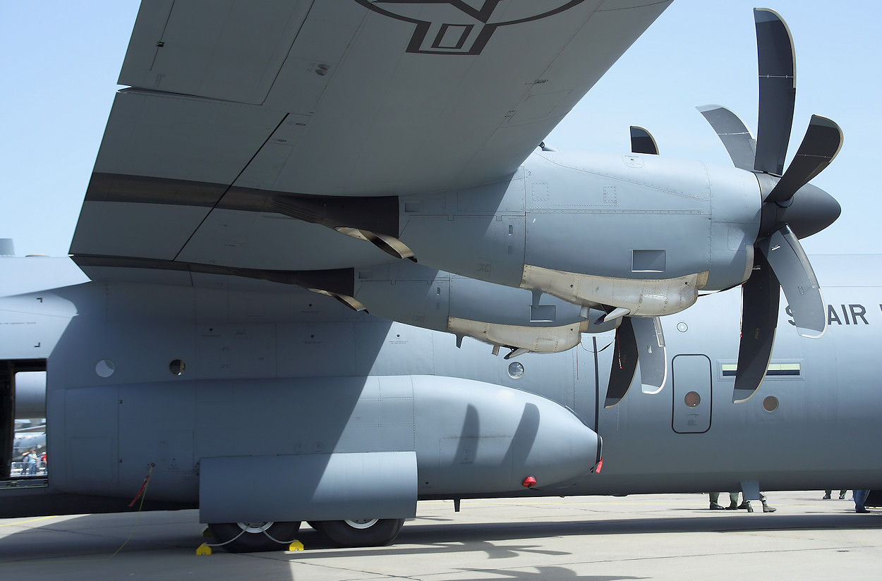 Lockheed C-130 Hercules - Antrieb