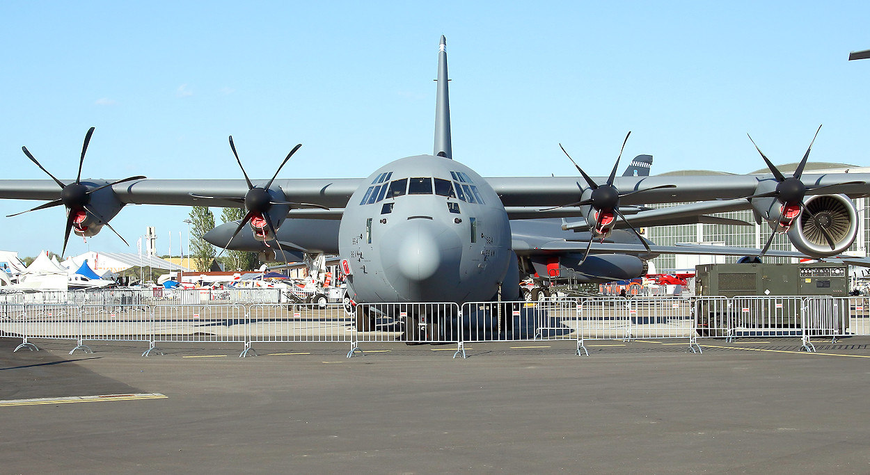 Lockheed C-130 Hercules - Bugansicht