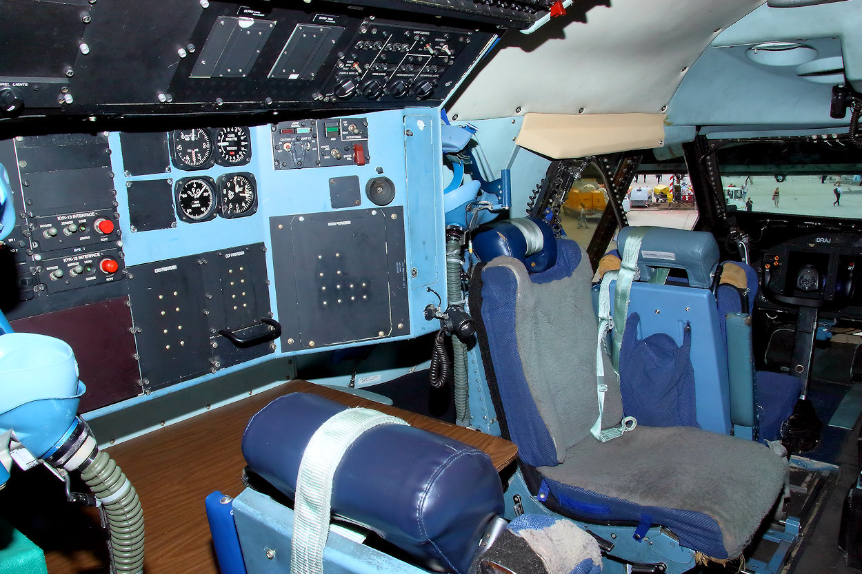 Lockheed C-5 Galaxy - Cockpit links