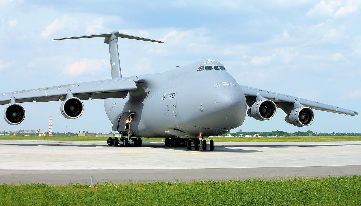 Lockheed C-5 Galaxy - Großraumflugzeug zum Transport von Material und Truppen