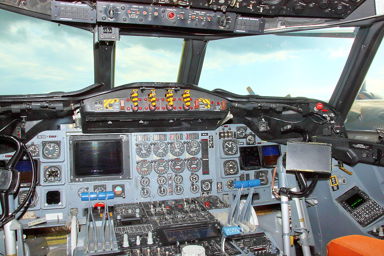 Lockheed P-3 Orion - Cockpit