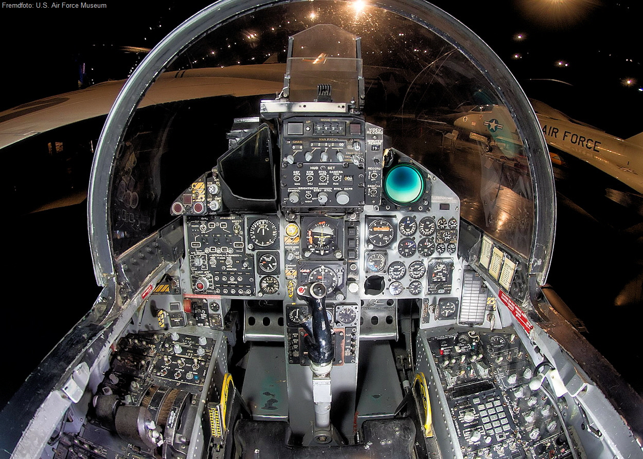 McDonnell Douglas-F-15A Eagle - Cockpit
