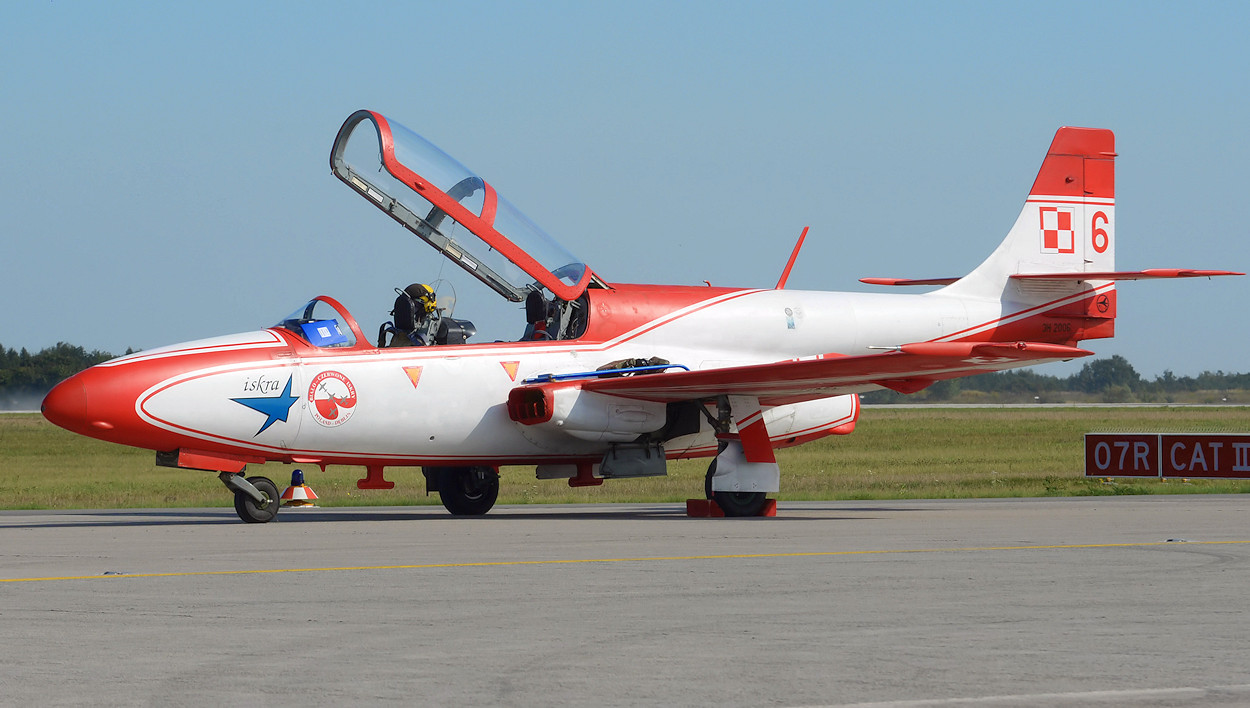 PZL TS-11 Iskra - polnischer Strahltrainer der Kunstflugstaffel Białlo-Czerwone Iskry