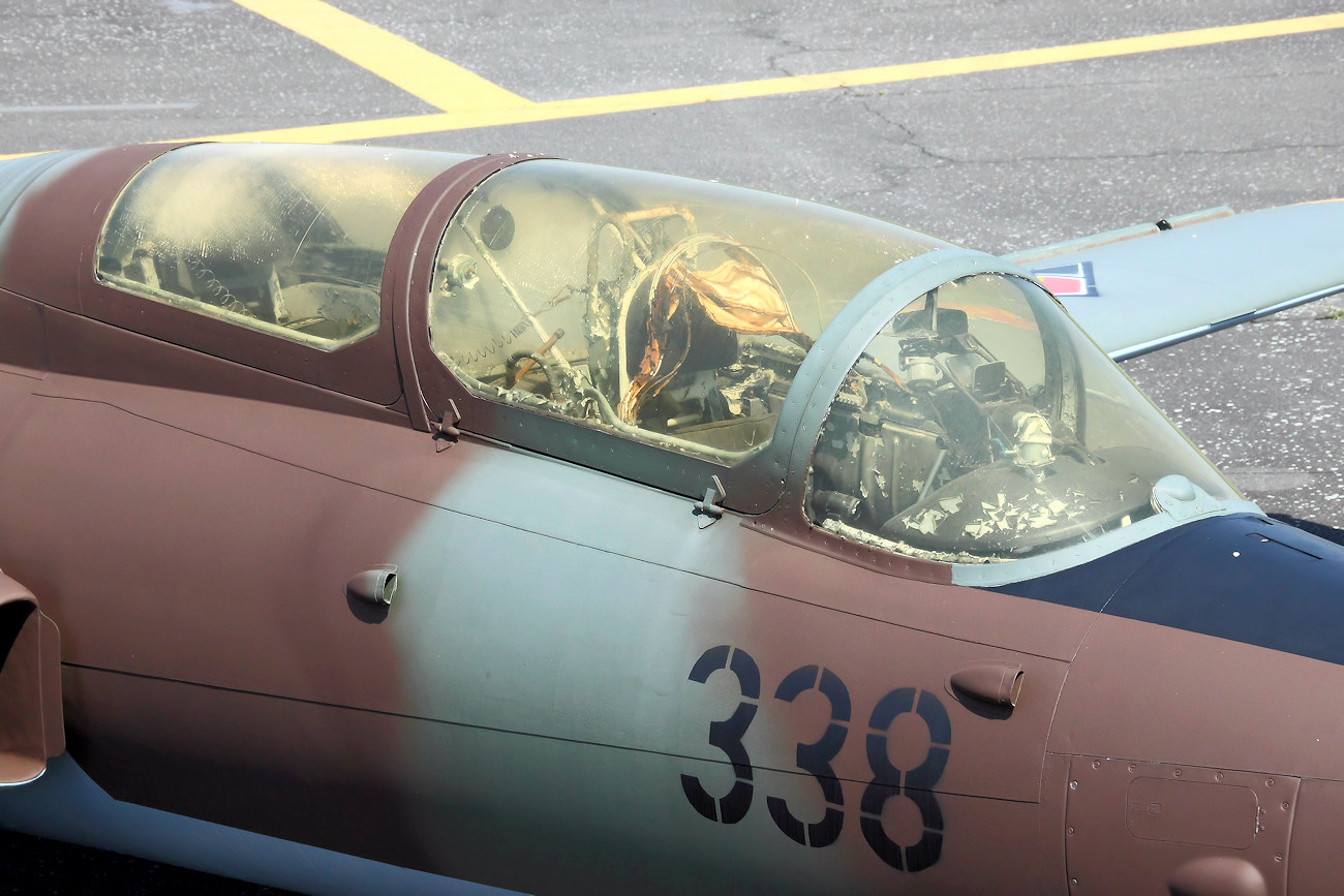 Aero L-29 Delfin - Cockpit