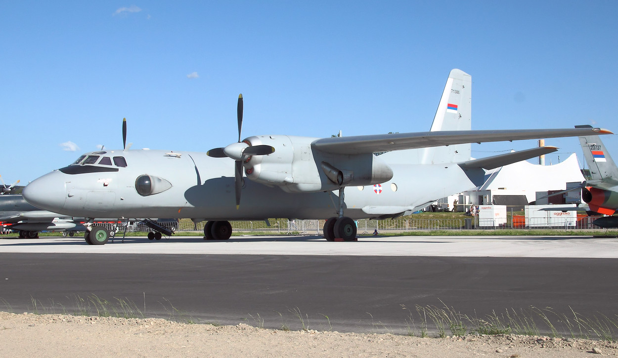 Antonow An-26 - Transportflugzeug