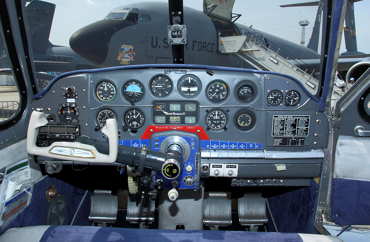 Beechcraft Bonanza 35 - Cockpit