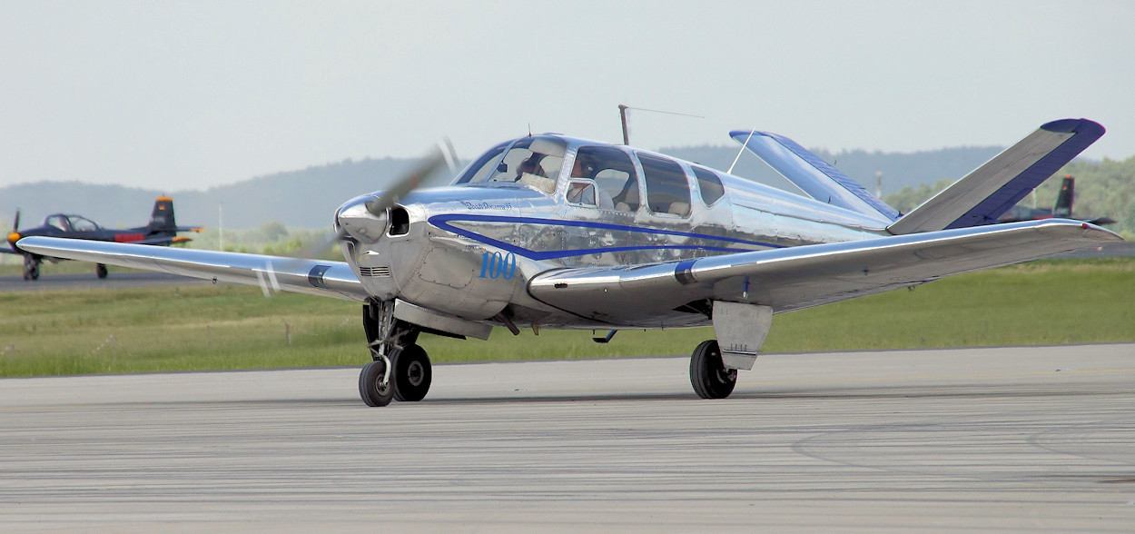 Beechcraft Bonanza 35 - Flugplatz