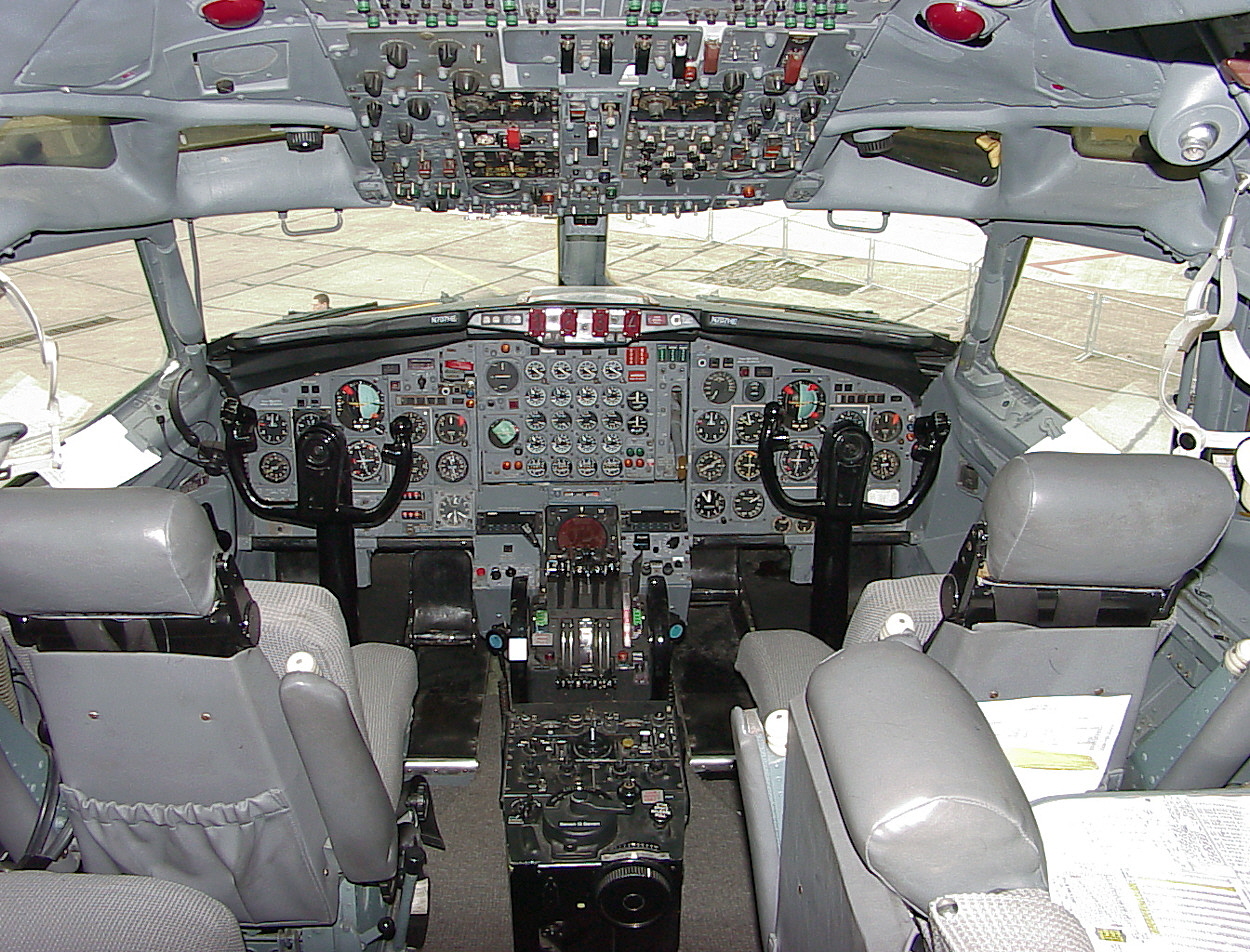 Boeing B-707 RE - Cockpit
