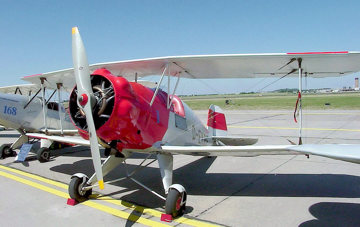 Bücker Bü 133 Jungmeister - deutsches Sportflugzeug