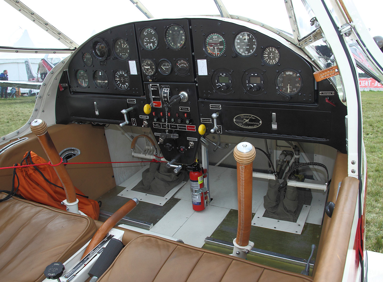 Bücker Bü 181 Bestmann - Cockpit