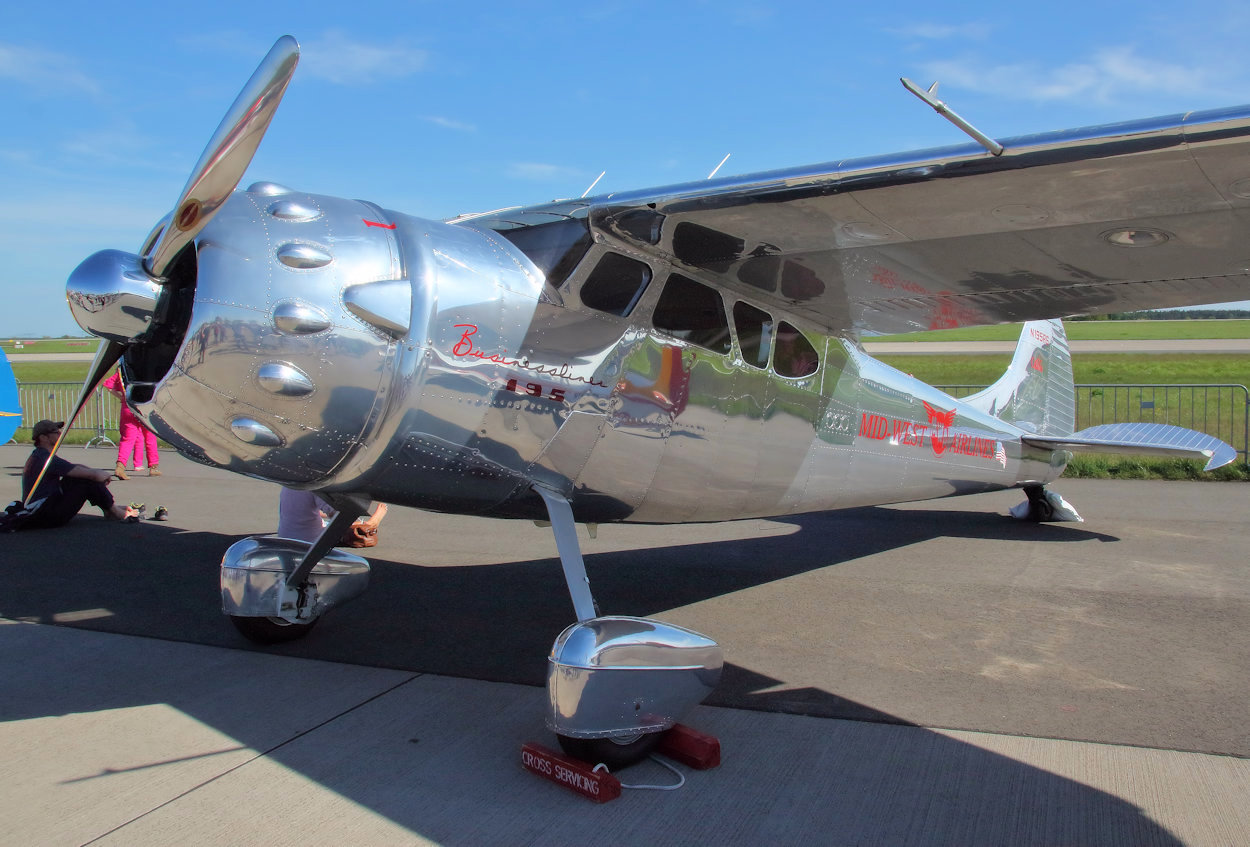 Cessna - C-195 Businessliner