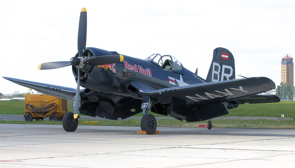 Chance Vought F4U-4 Corsair - Jagdflugzeug der Flying Bulls von Red Bull