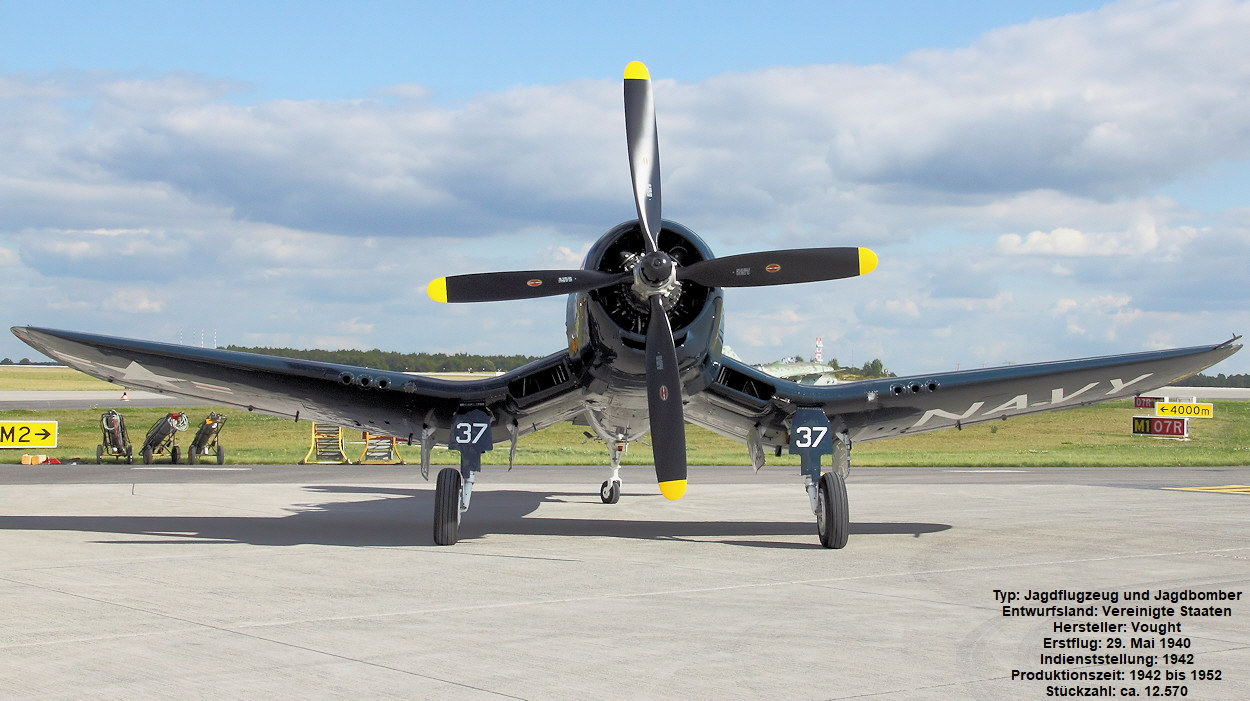 Chance Vought F4U-4 Corsair - Kampfflugzeug mit Knickflügel