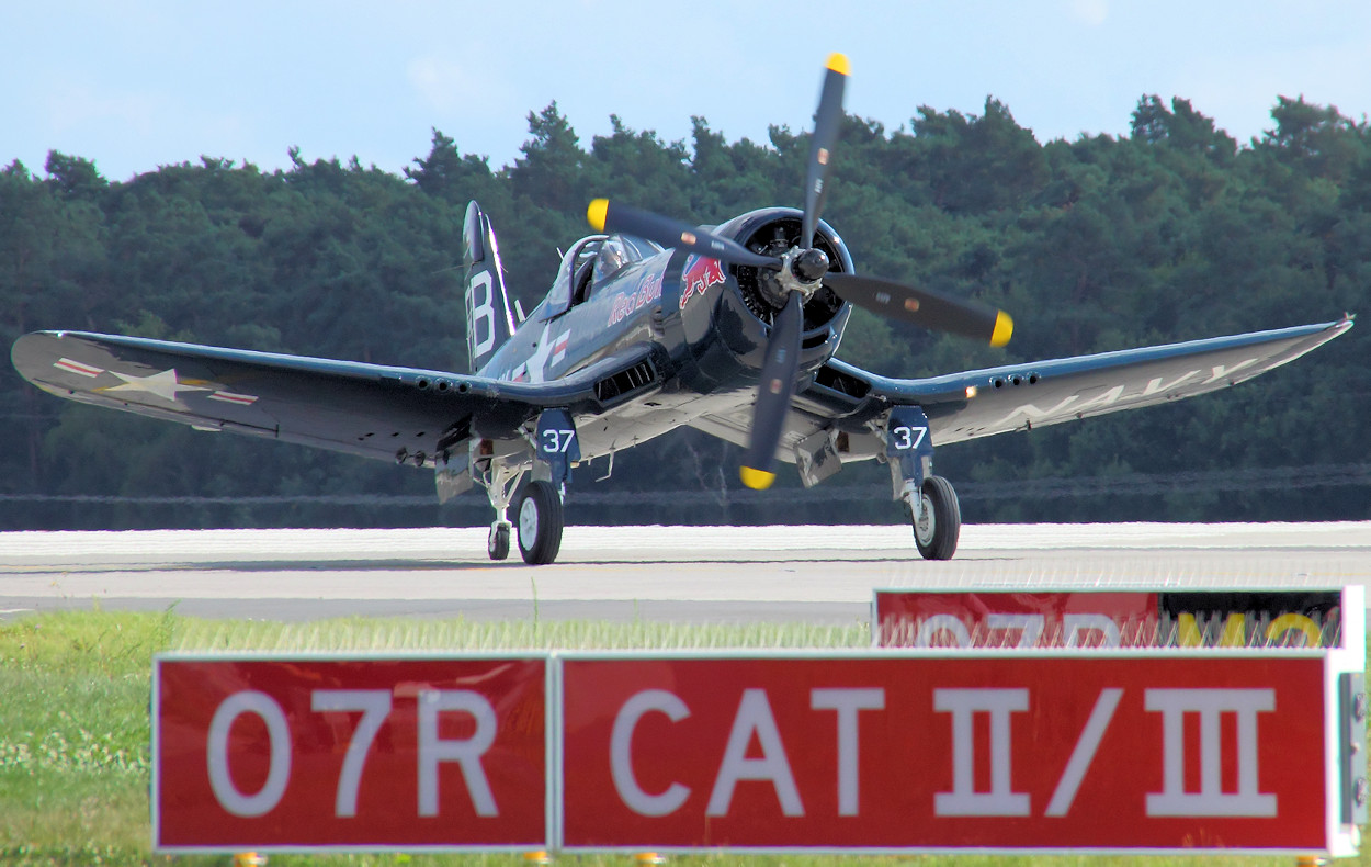 Chance Vought F4U-4 Corsair - Kampfflugzeug mit 400 Liter Verbrauch pro Stunde