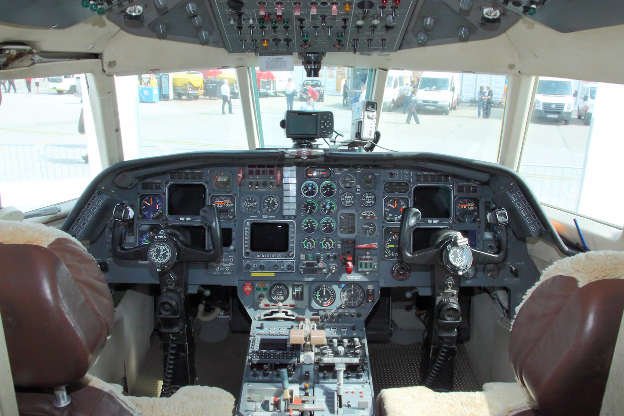 Dassault Falcon 20E - Cockpit