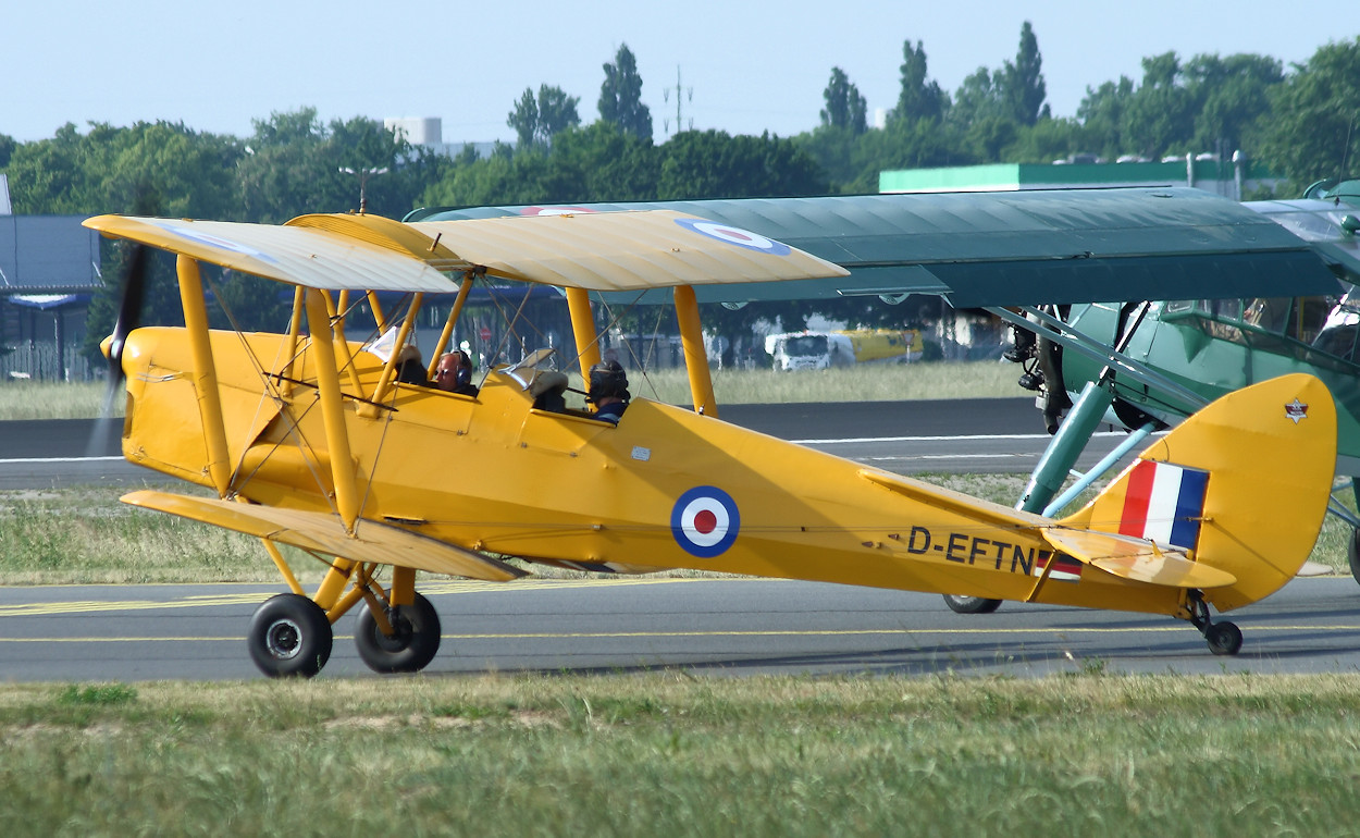 De Havilland DH 82 - Rollfeld