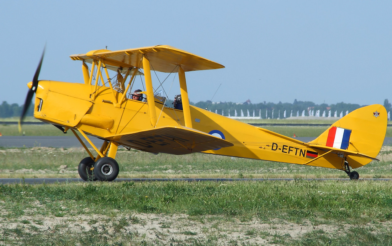 De Havilland DH 82 Tiger Moth - Doppeldecker