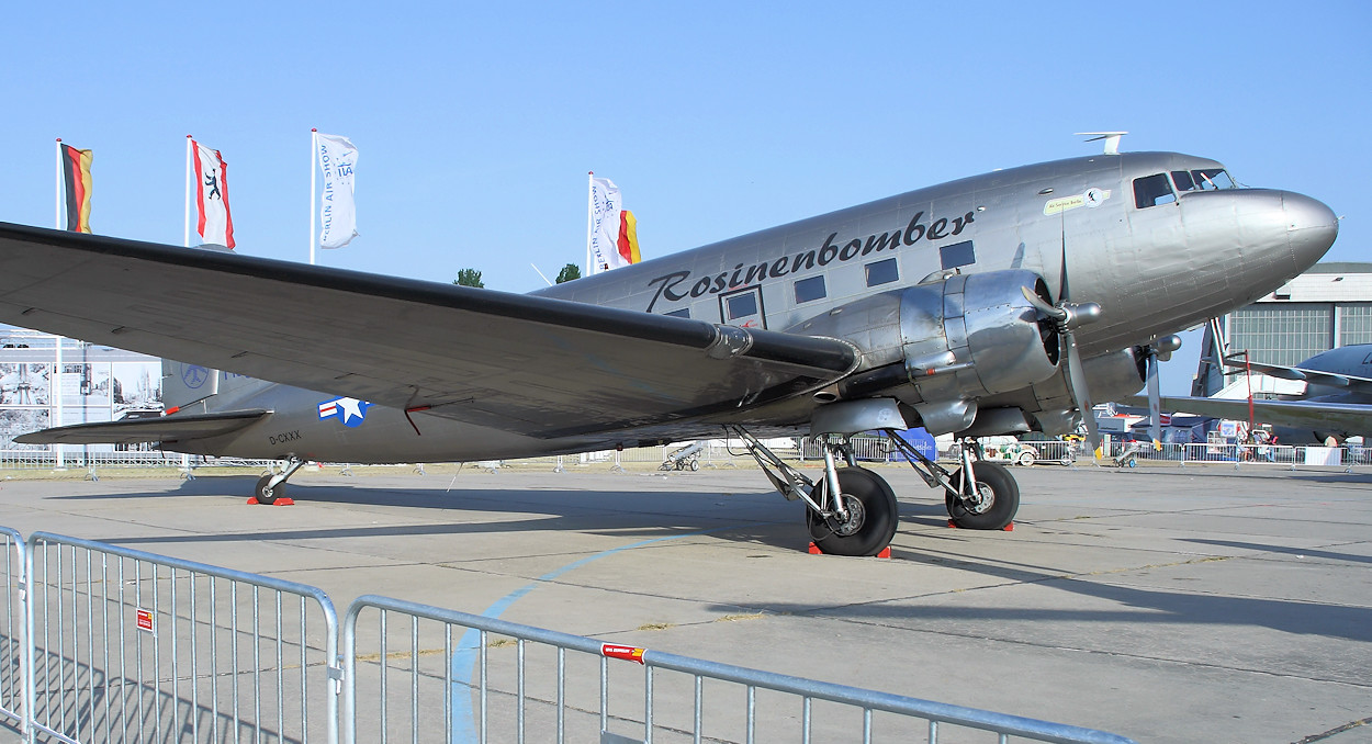 Douglas DC-3 - gilt als fliegende Legende und als Denkmal für die Berliner Luftbrücke 1948/1949