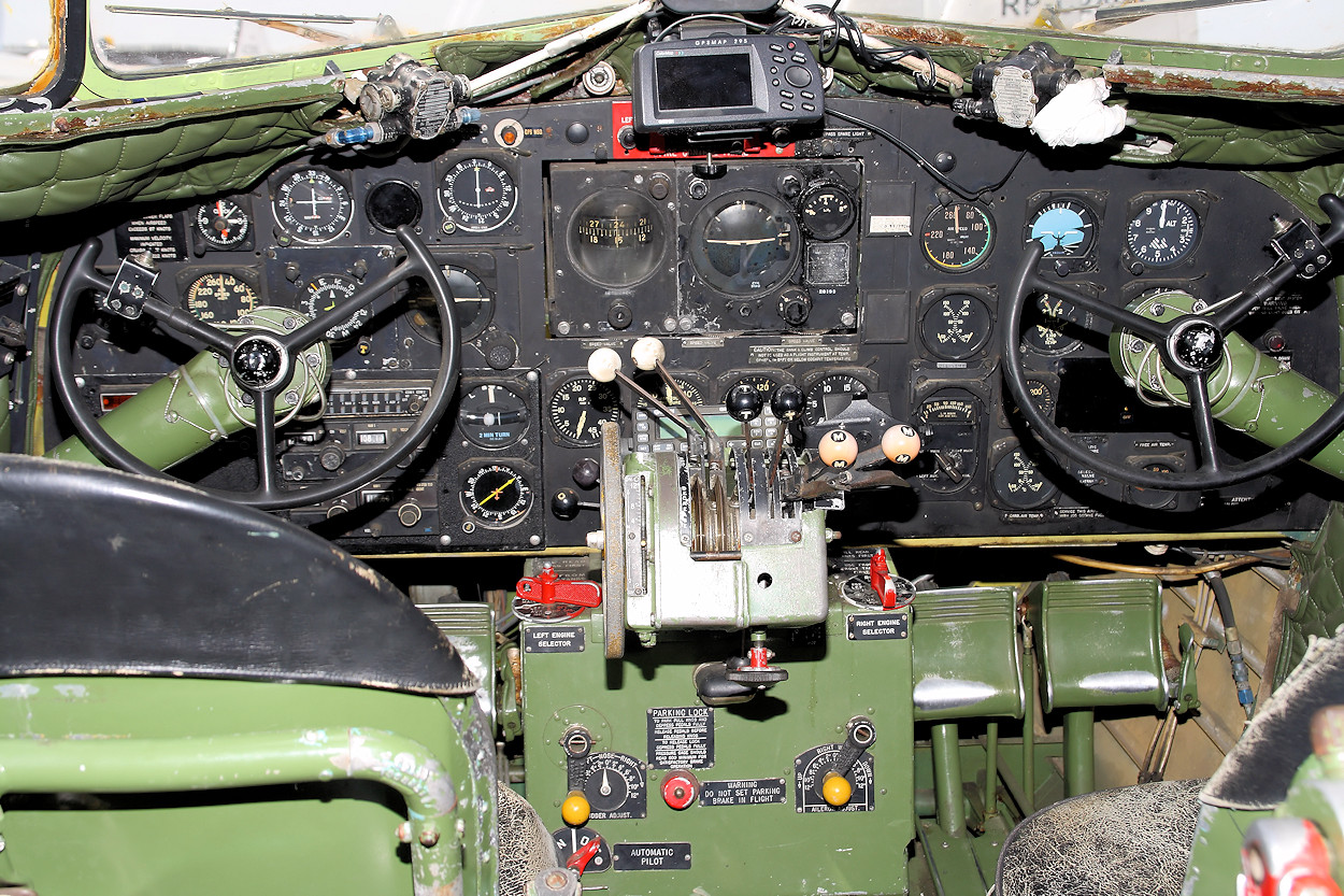 Douglas DC-3 - Cockpitansicht