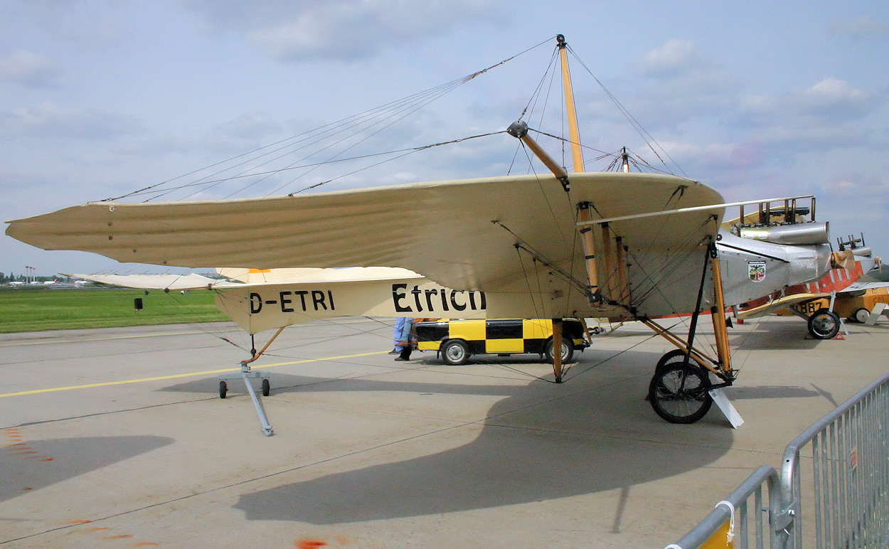 Etrich Taube D II - stoffbespanntes Flugzeug