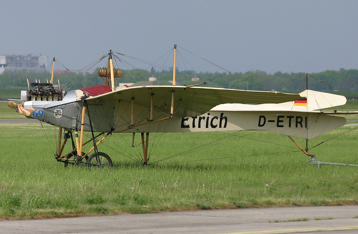 Etrich Taube D II stoffbespanntes Flugzeug