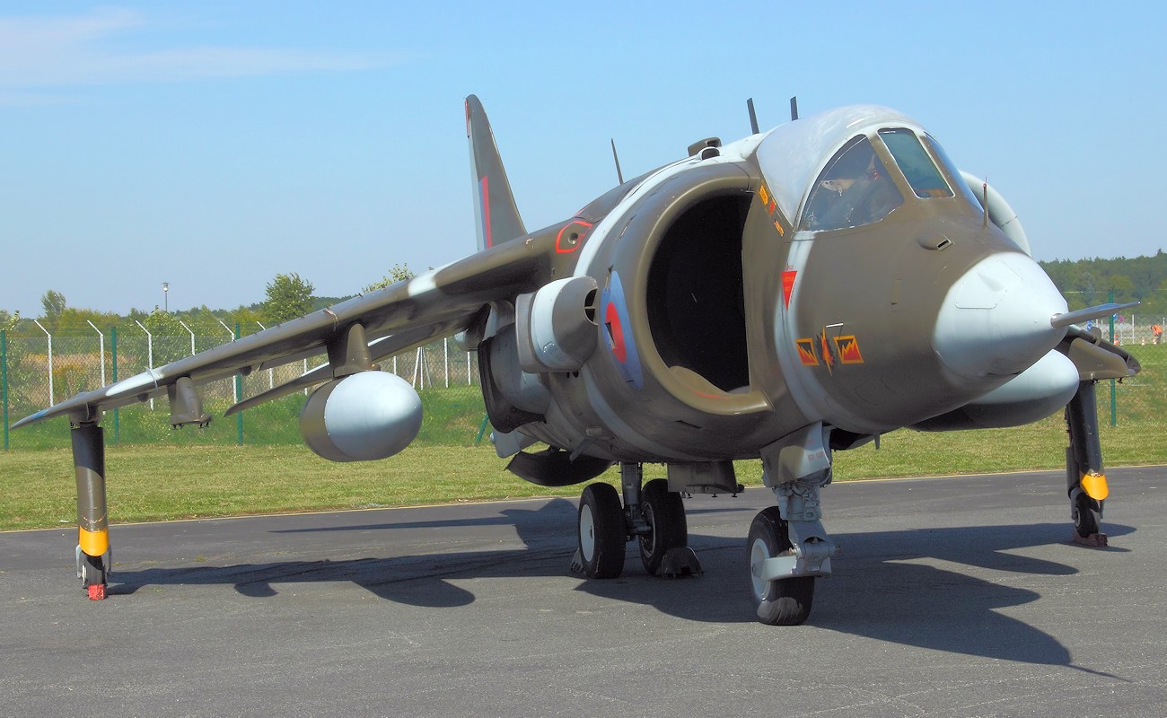 Hawker Siddeley Harrier - Eines der ersten senkrecht startenden Flugzeuge