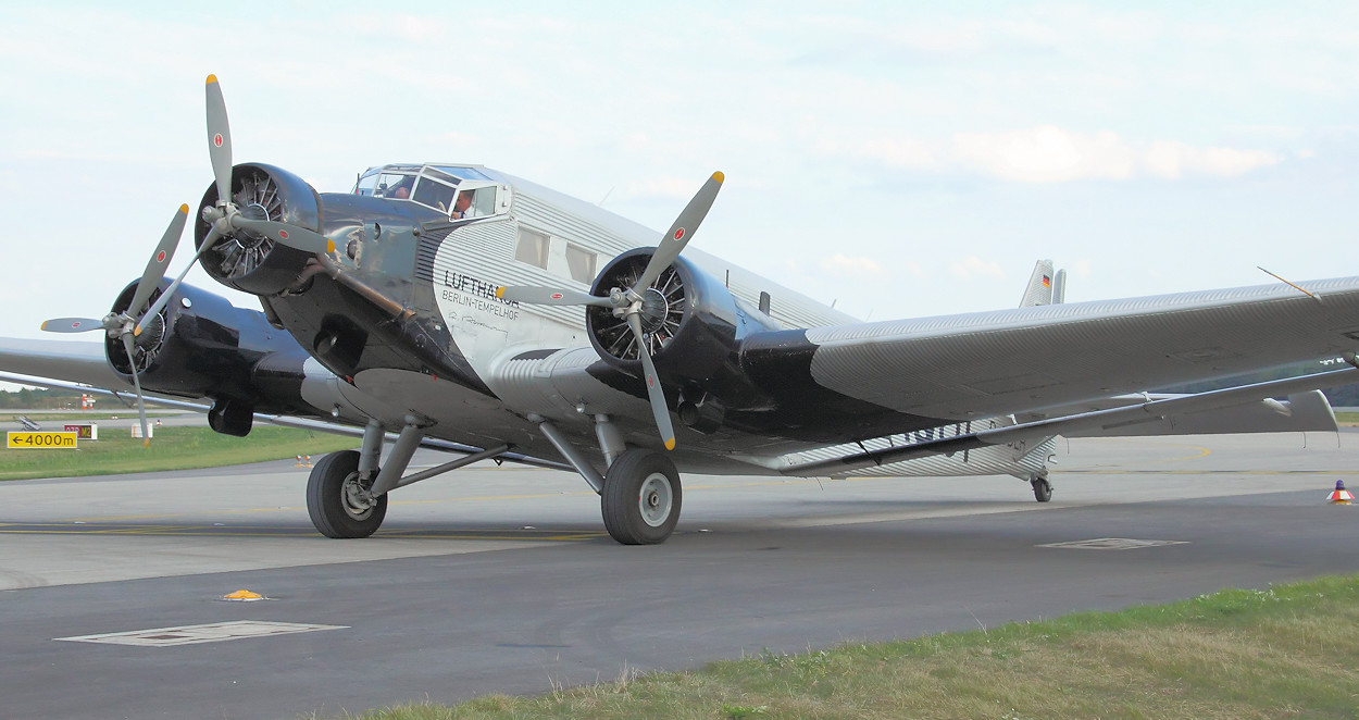 Junkers Ju 52/3m - Rollbahn