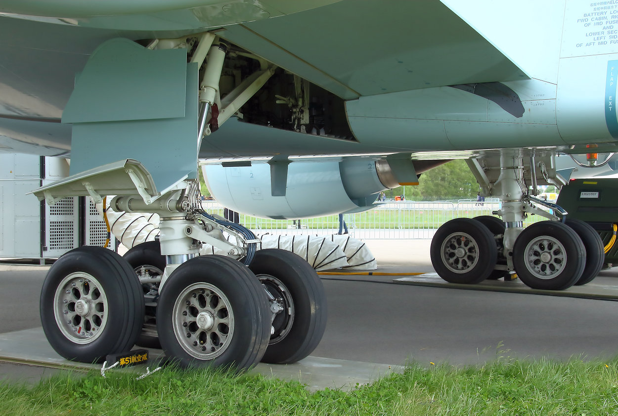 Kawasaki P-1 - Fahrwerk