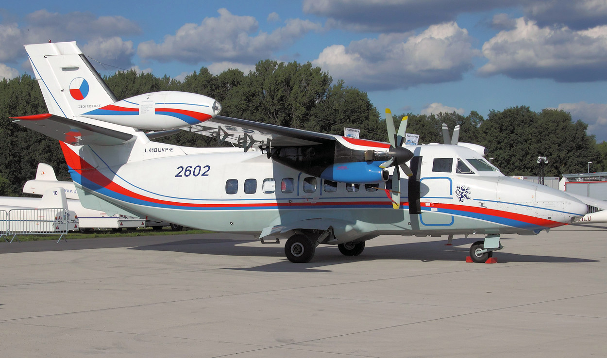 Let L-410 Turbolet UVP-E - leichtes zweimotoriges Kurzstrecken-Transportflugzeug