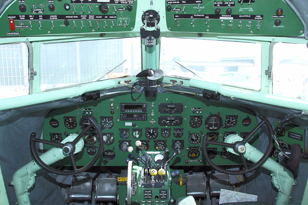 Lissunow Li-2 - Cockpit
