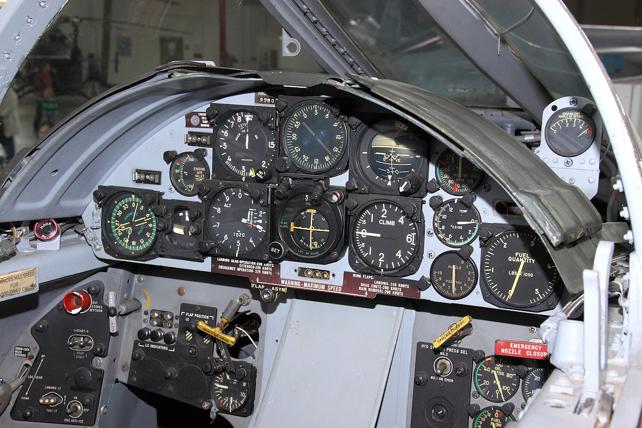 Lockheed F-104 F Starfighter - vorderes Cockpit