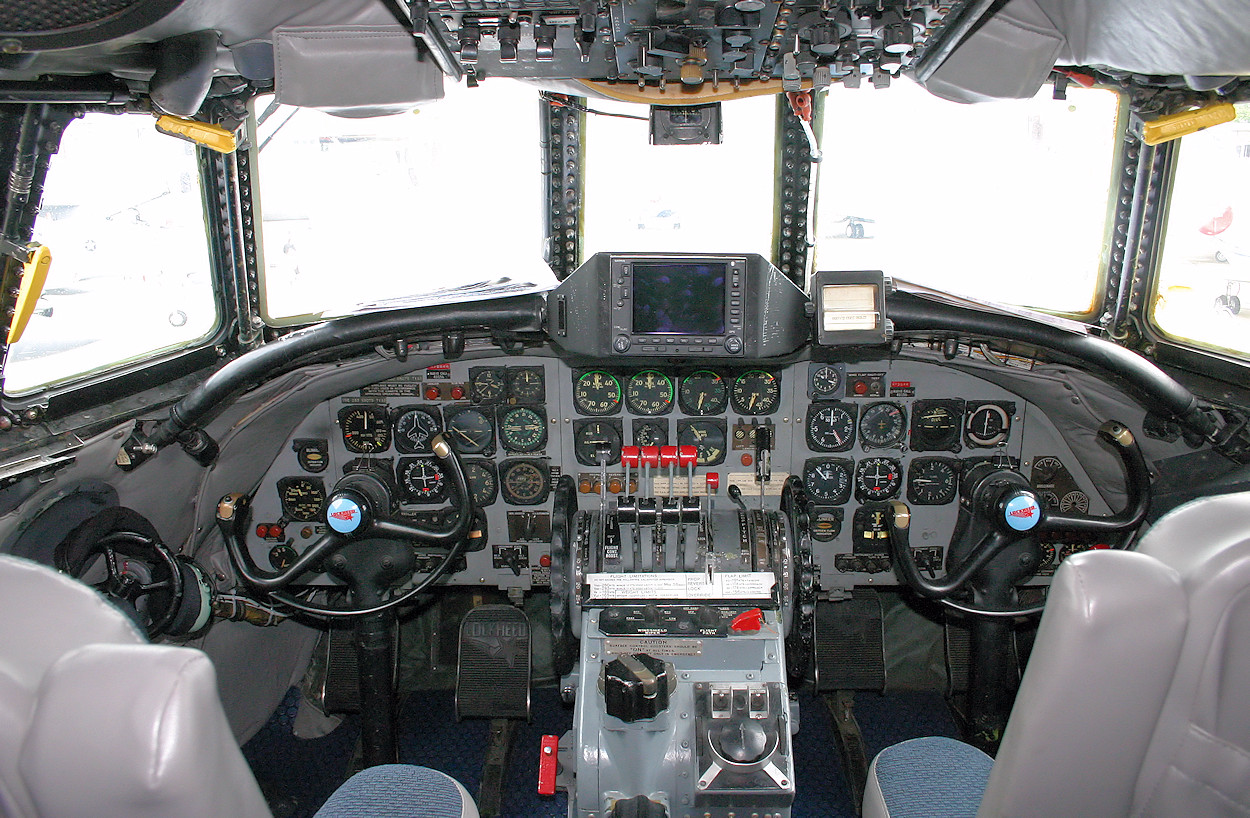 Lockheed L-1049 Super Constellation - Cockpitansicht
